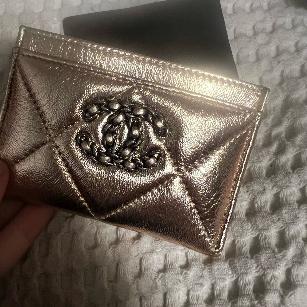Gold Interlocking Chanel 19 Card Holder 💛
